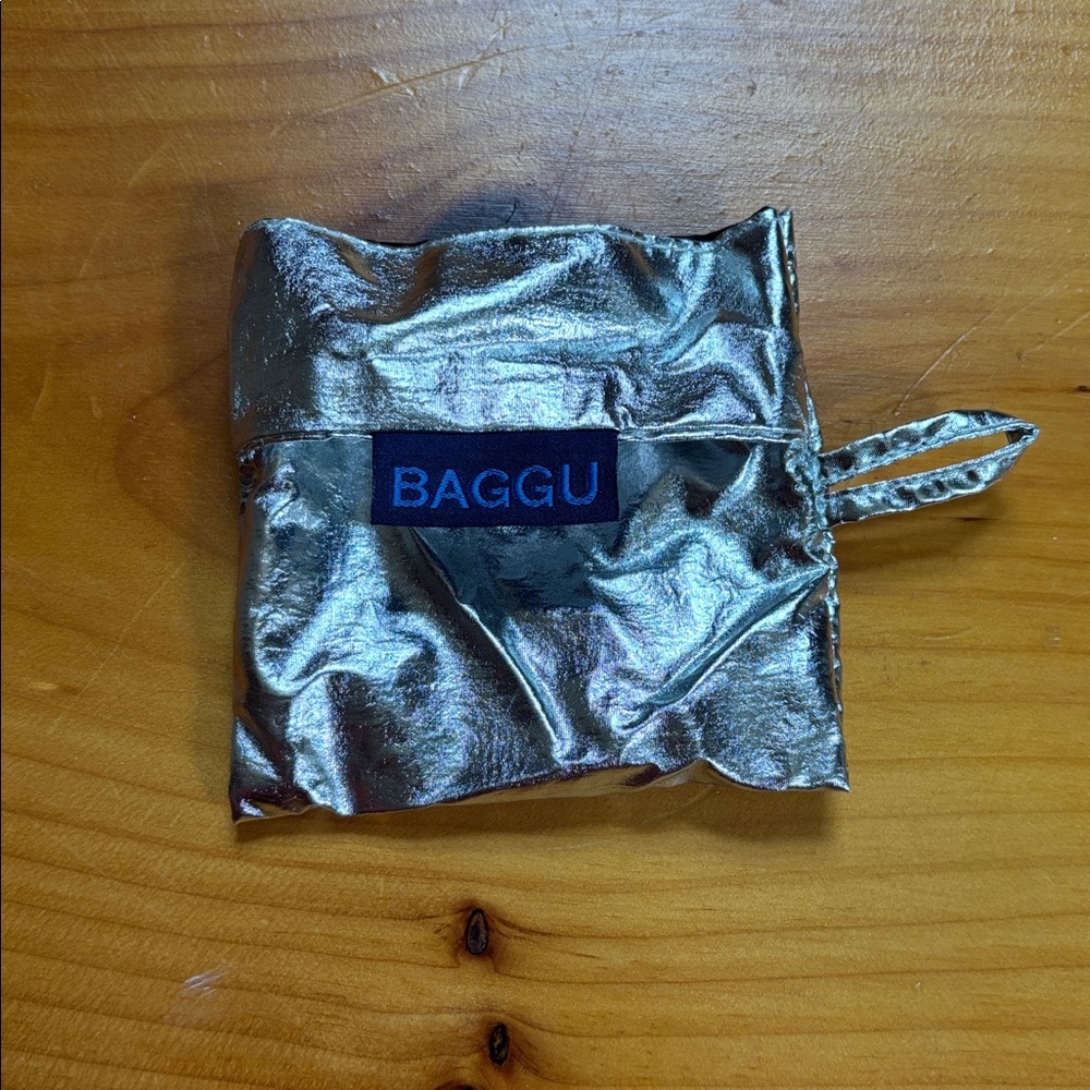 BAGGU Metallic Silver IPOD Electronics Pouch Envelope Opening - Picture 2 of 3